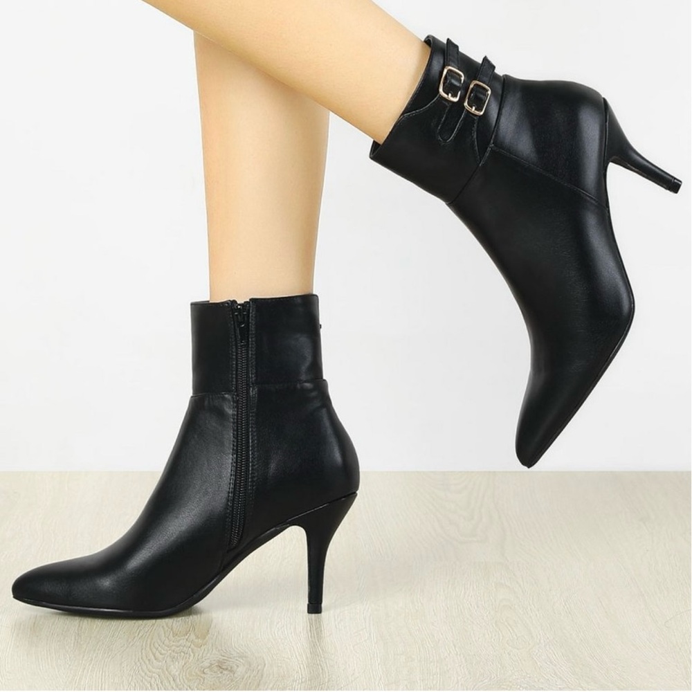 GORGEOUS BLACK BUCKLE BOOTIES